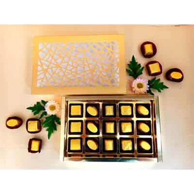 Yellow Palms Assorted Chocolates Gift Box | Compartes