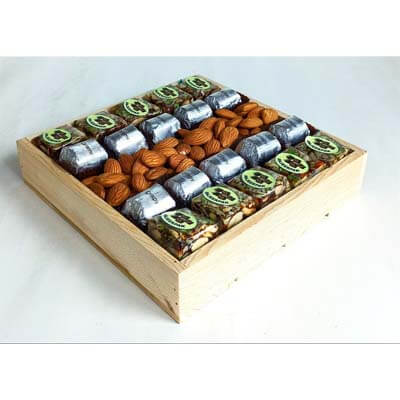 Gift Hamper For Special Occasion V1000